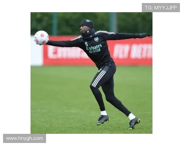 纳赛尔勉德罗全力专注足球训练